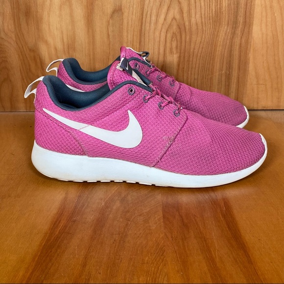 Nike Roshe One Athletoc Shoes Pink Womens 7.5 SEF0973 - Picture 1 of 9